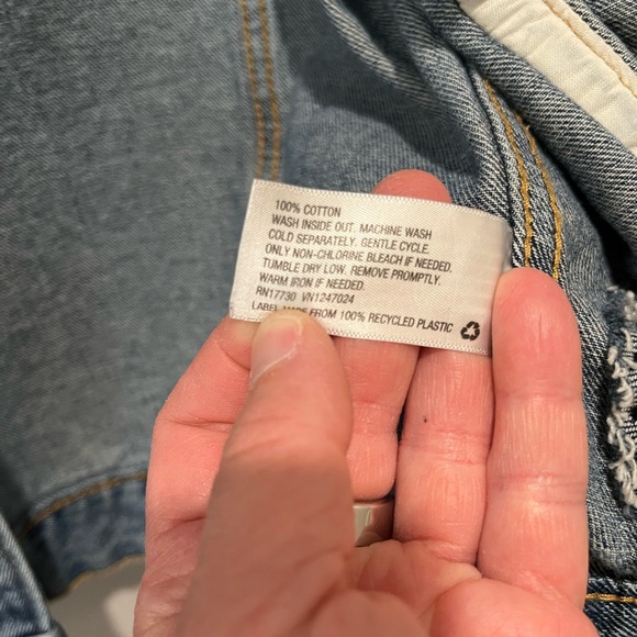 Wild Fable Super Oversized Denim Trucker Jacket Sz XS Distressed + Embroidered - Picture 8 of 9